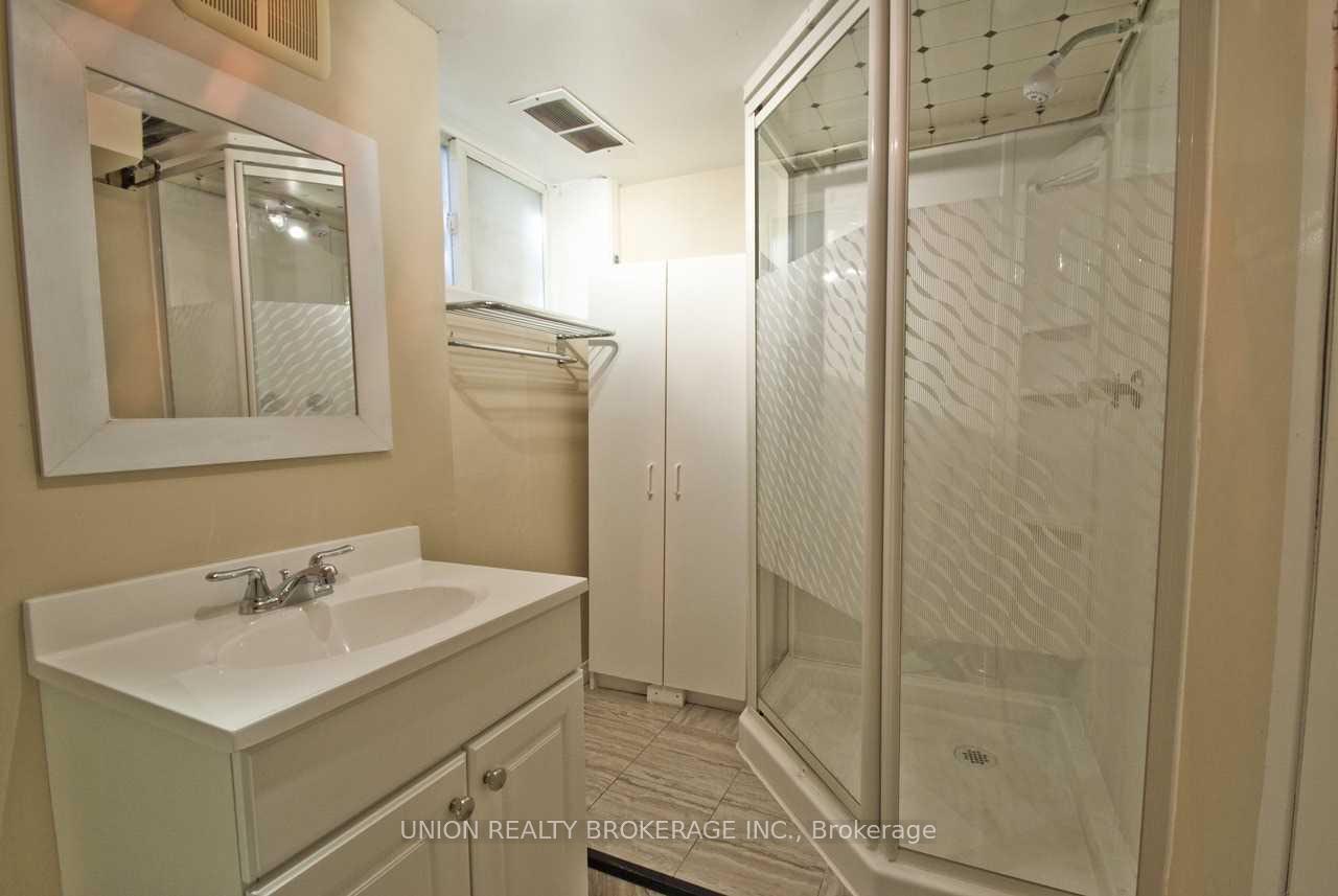 Bsmt - 39 Gower Street, Toronto 5