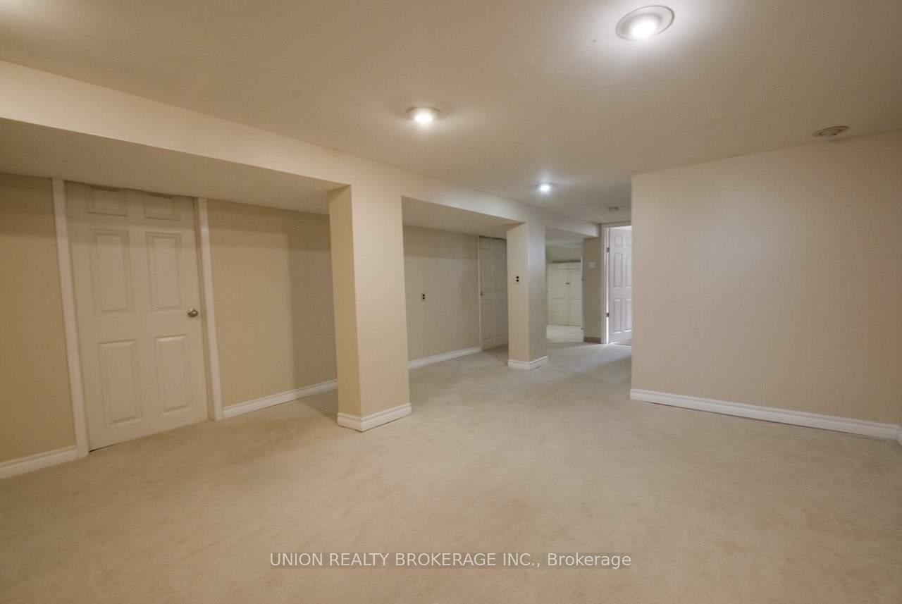 Bsmt - 39 Gower Street, Toronto 3