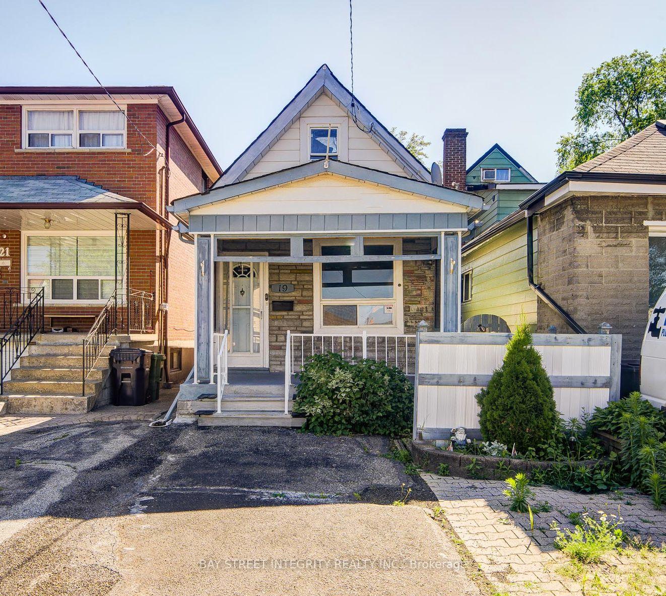 19 Robinson Avenue Toronto Ontario Canada Sale residential Heather Mackenzie Skybound Realty, Brokerage 
