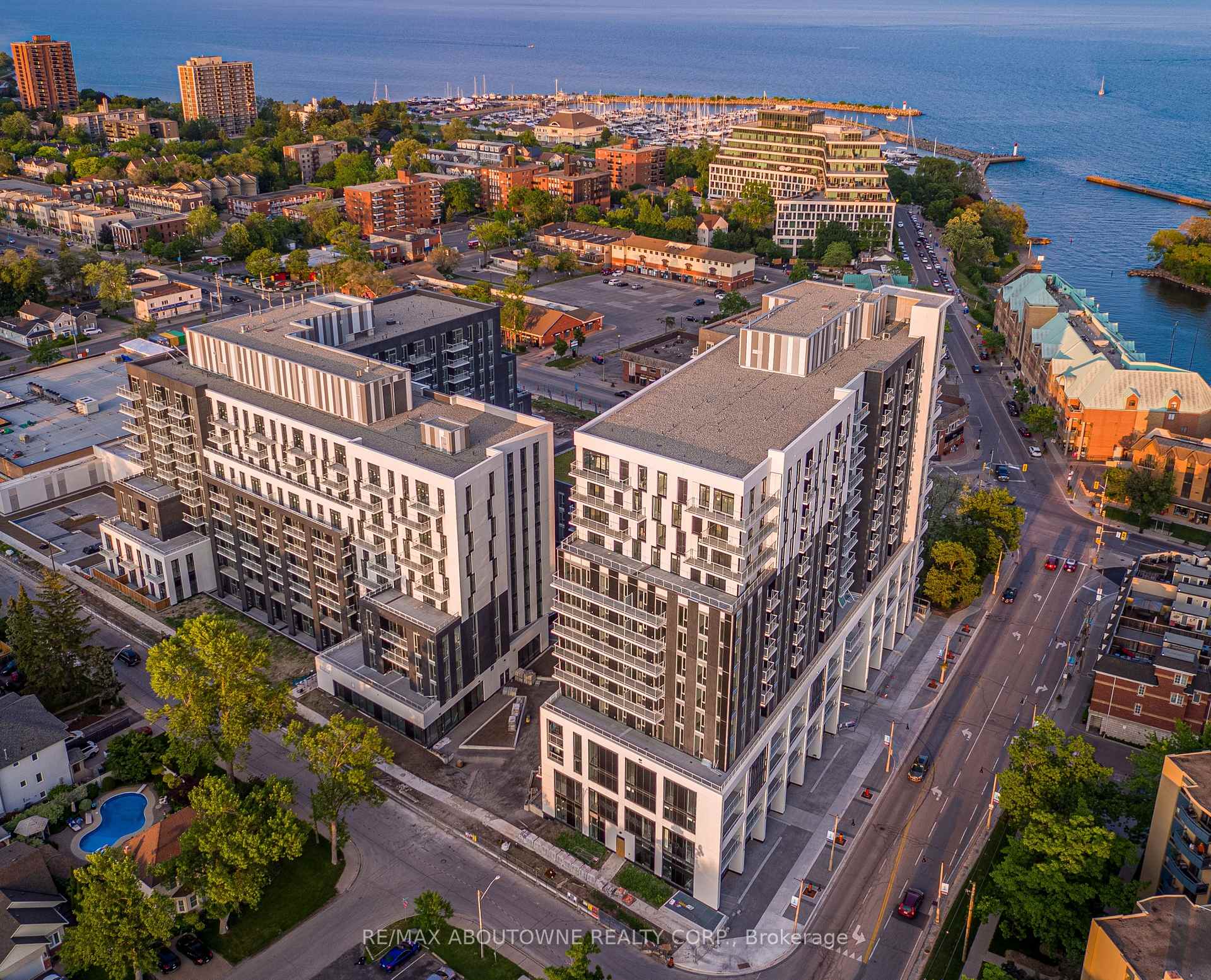 A0815 - 125 Bronte Road, Oakville 2