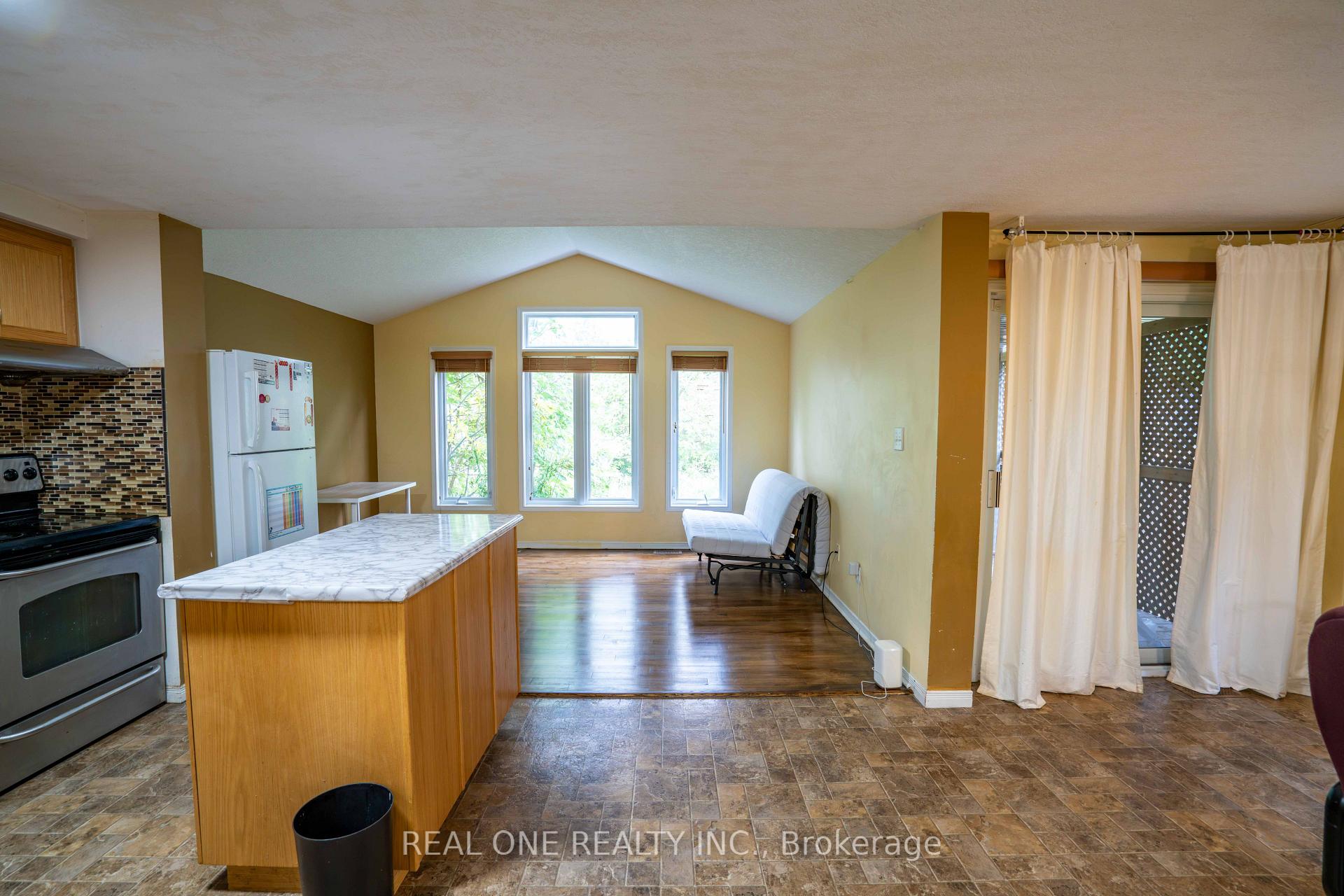 971 Creekside Drive, Waterloo 4
