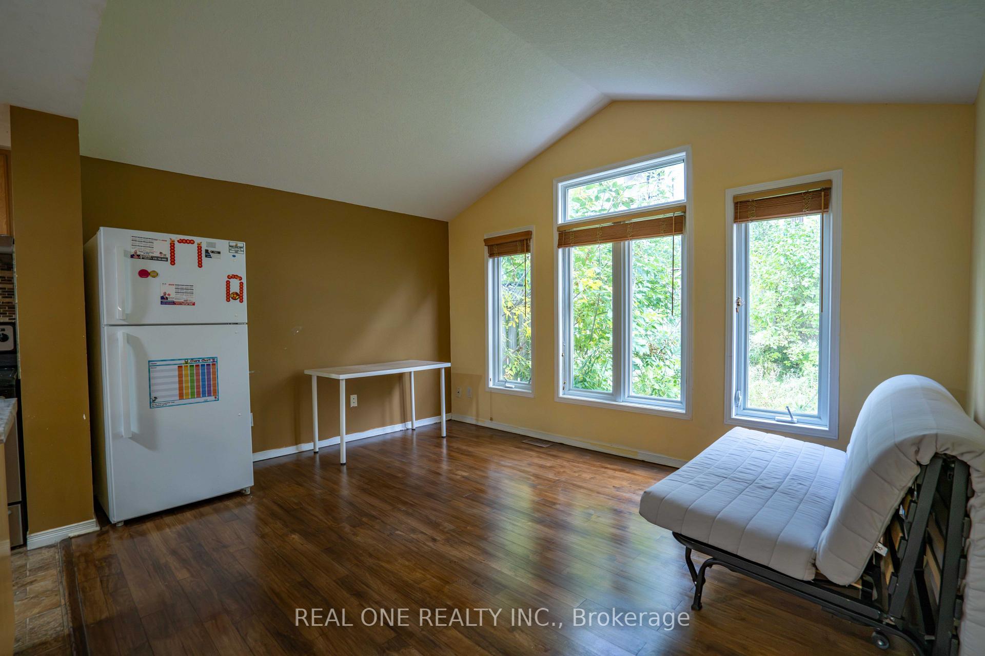 971 Creekside Drive, Waterloo 5