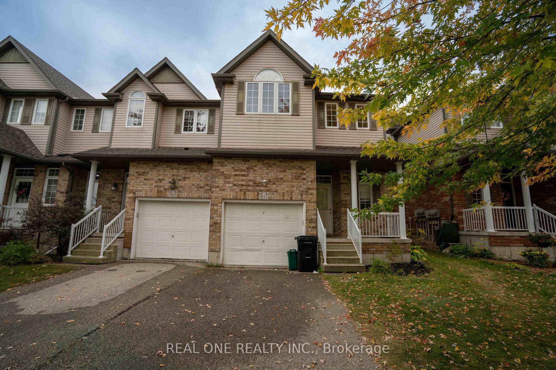 971 Creekside Drive, Waterloo 2