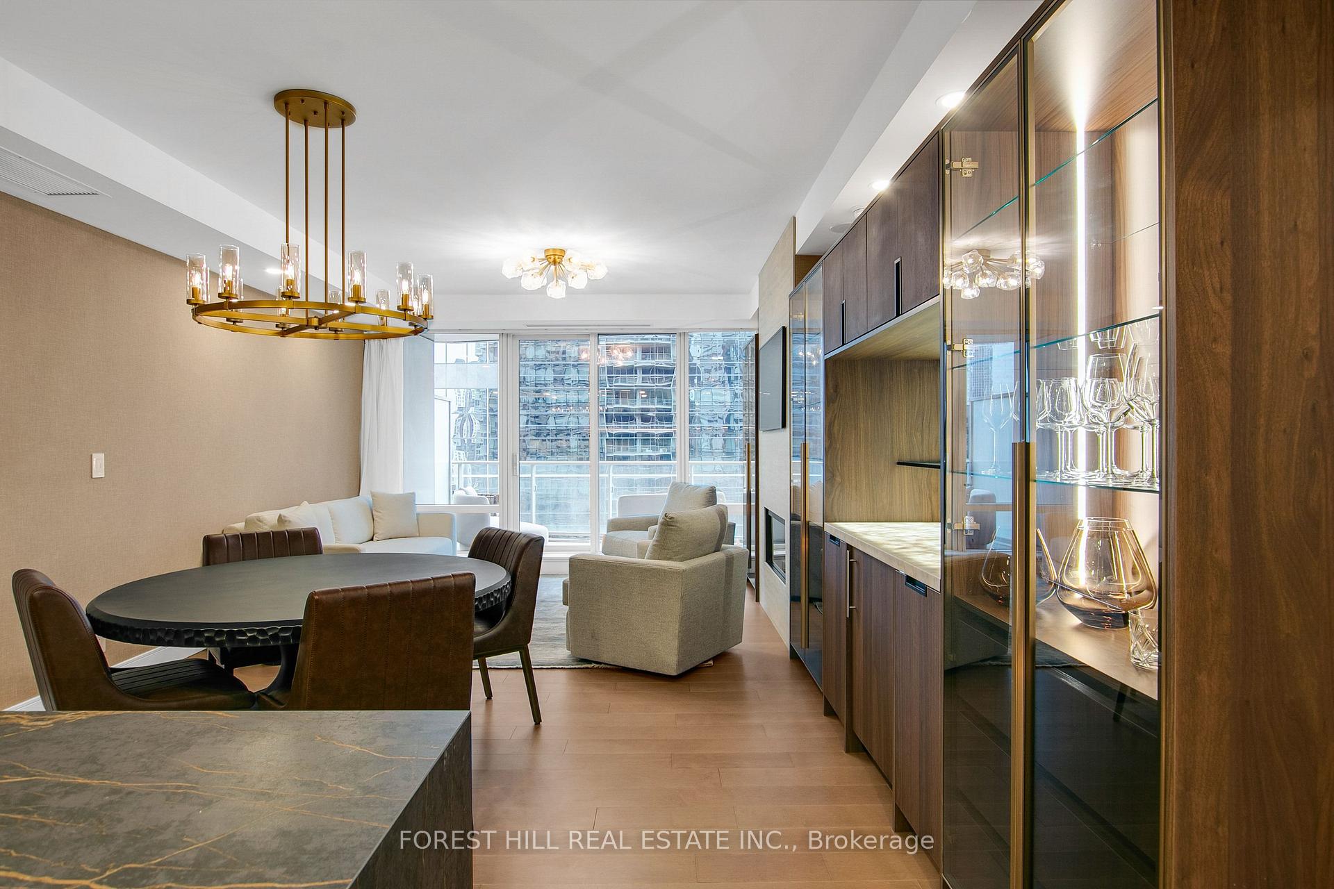 2408 - 180 University Avenue, Toronto 5