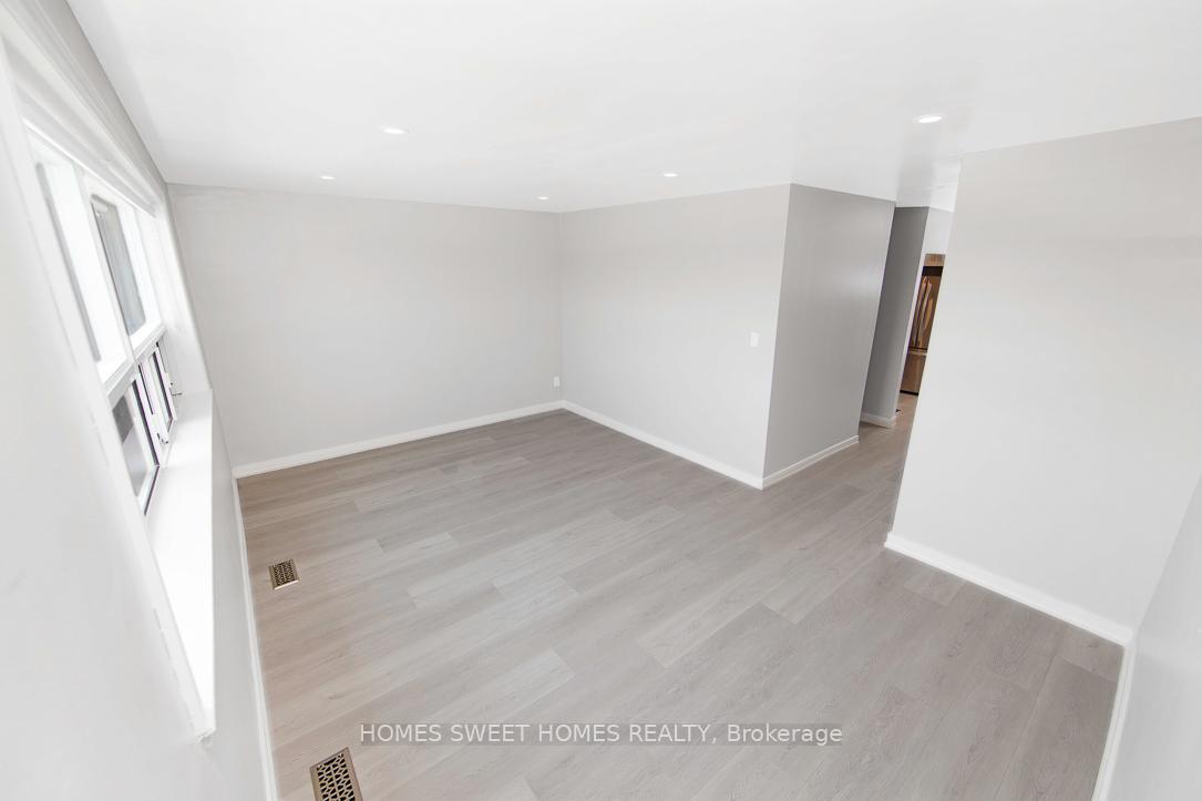 A - 1352 Kennedy Road, Toronto 3
