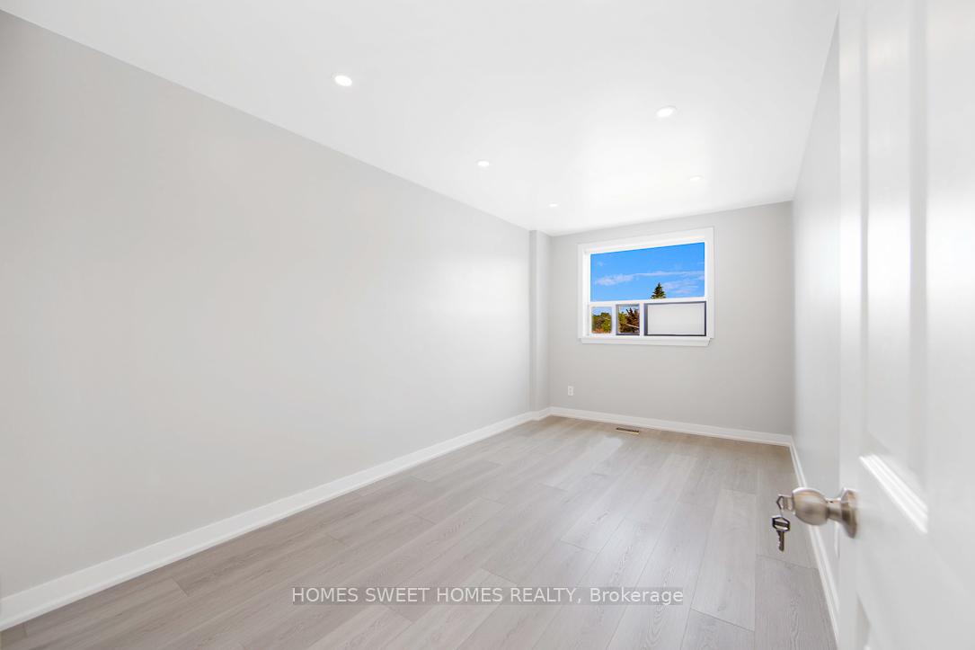 A - 1352 Kennedy Road, Toronto 5