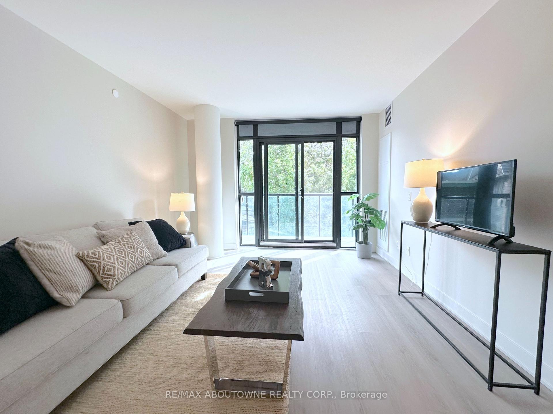 219 - 3385 Dundas Street W, Toronto 3