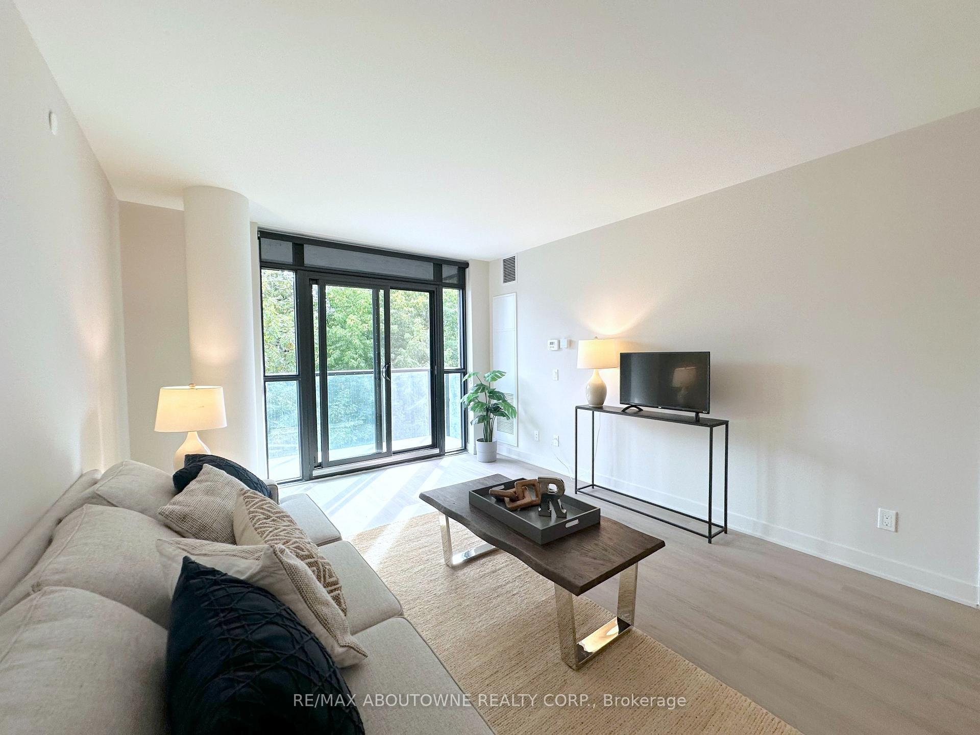 219 - 3385 Dundas Street W, Toronto 2