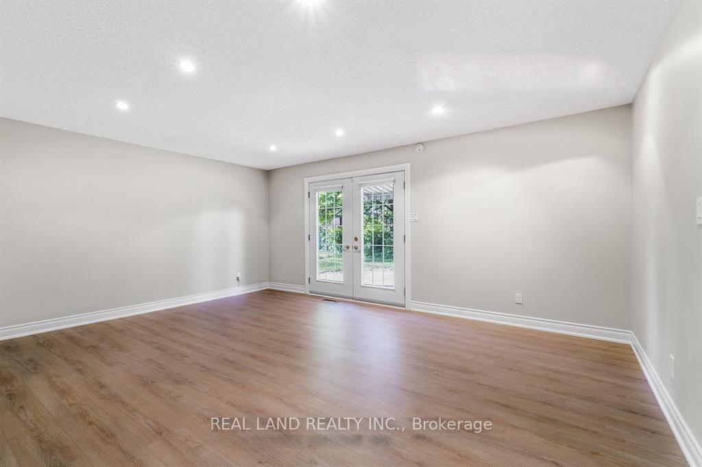 Lower - 360 Chantenay Drive, Mississauga 3