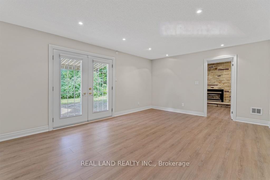 Lower - 360 Chantenay Drive, Mississauga 4