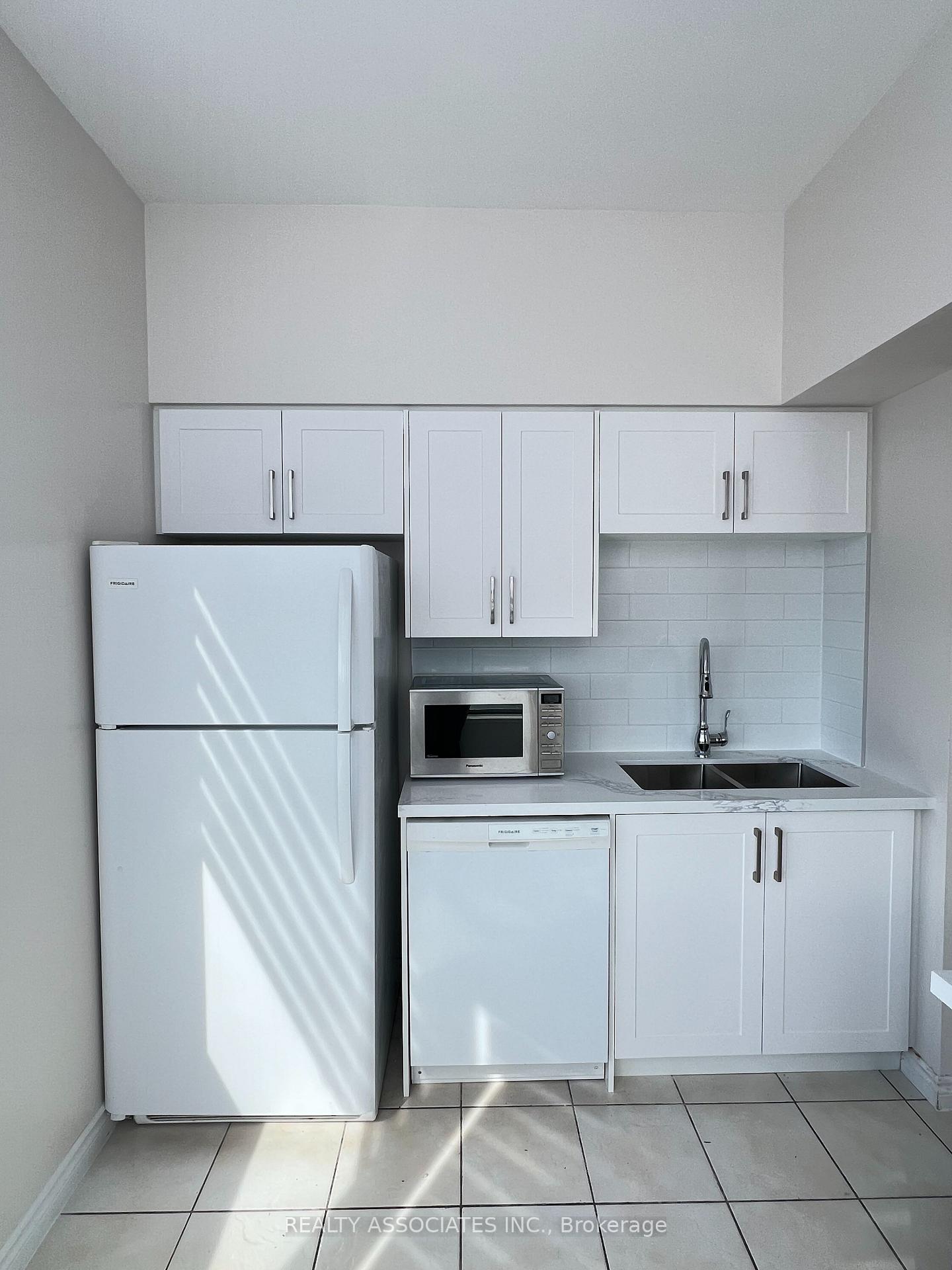 Lph17 - 2627 Mccowan Road, Toronto 5