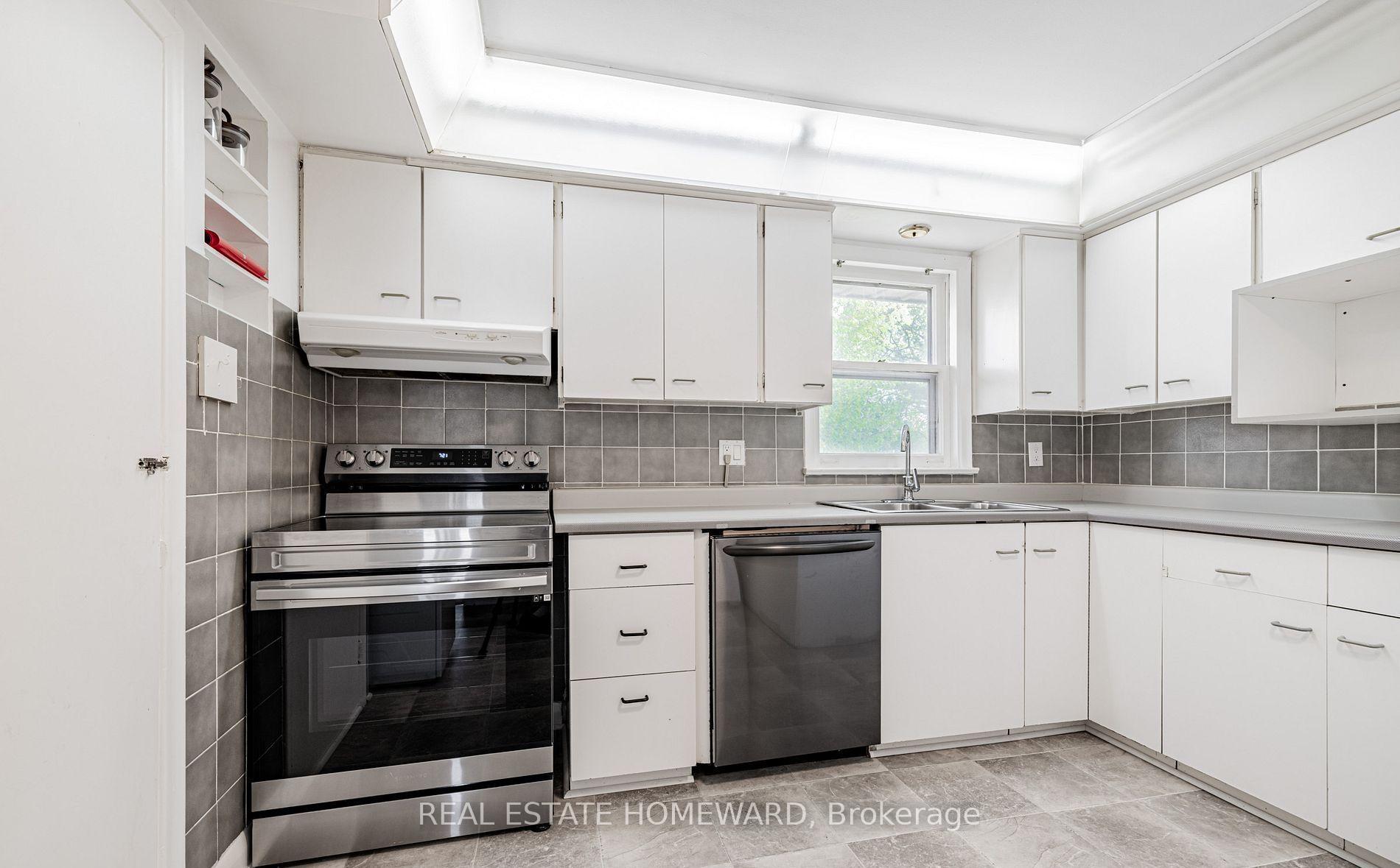 MAIN - 11 Greenbriar Road, Toronto 5