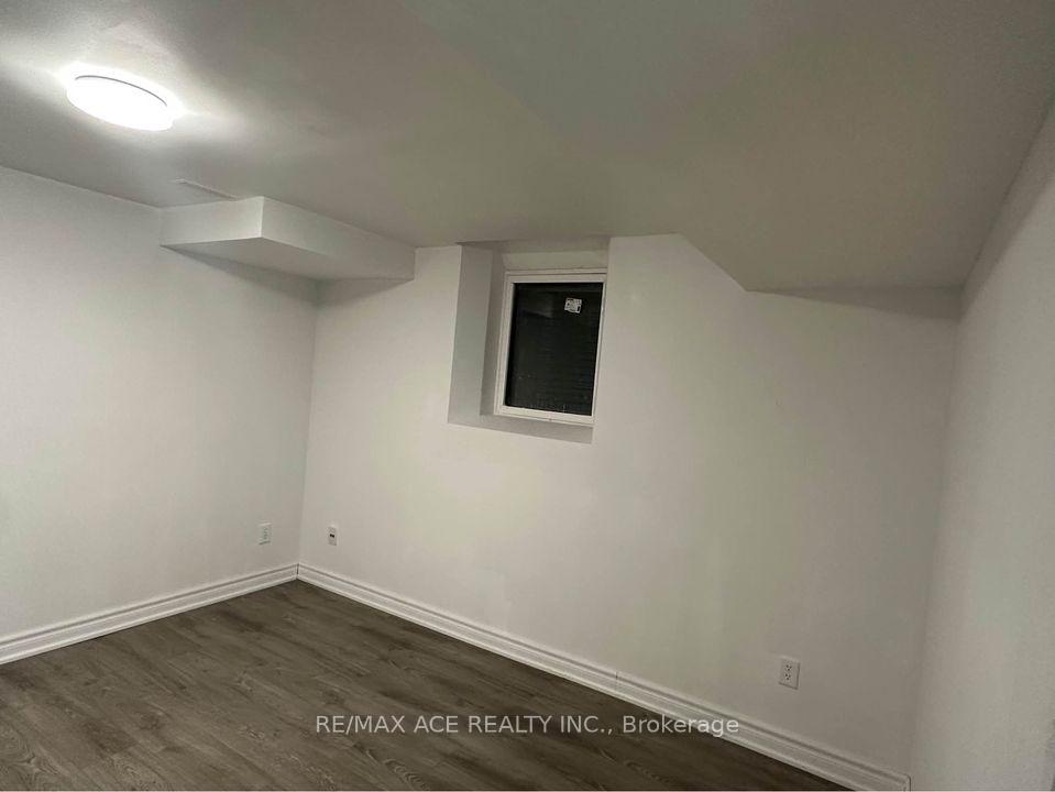Bsmt - 11 Seasons Drive, Toronto 5