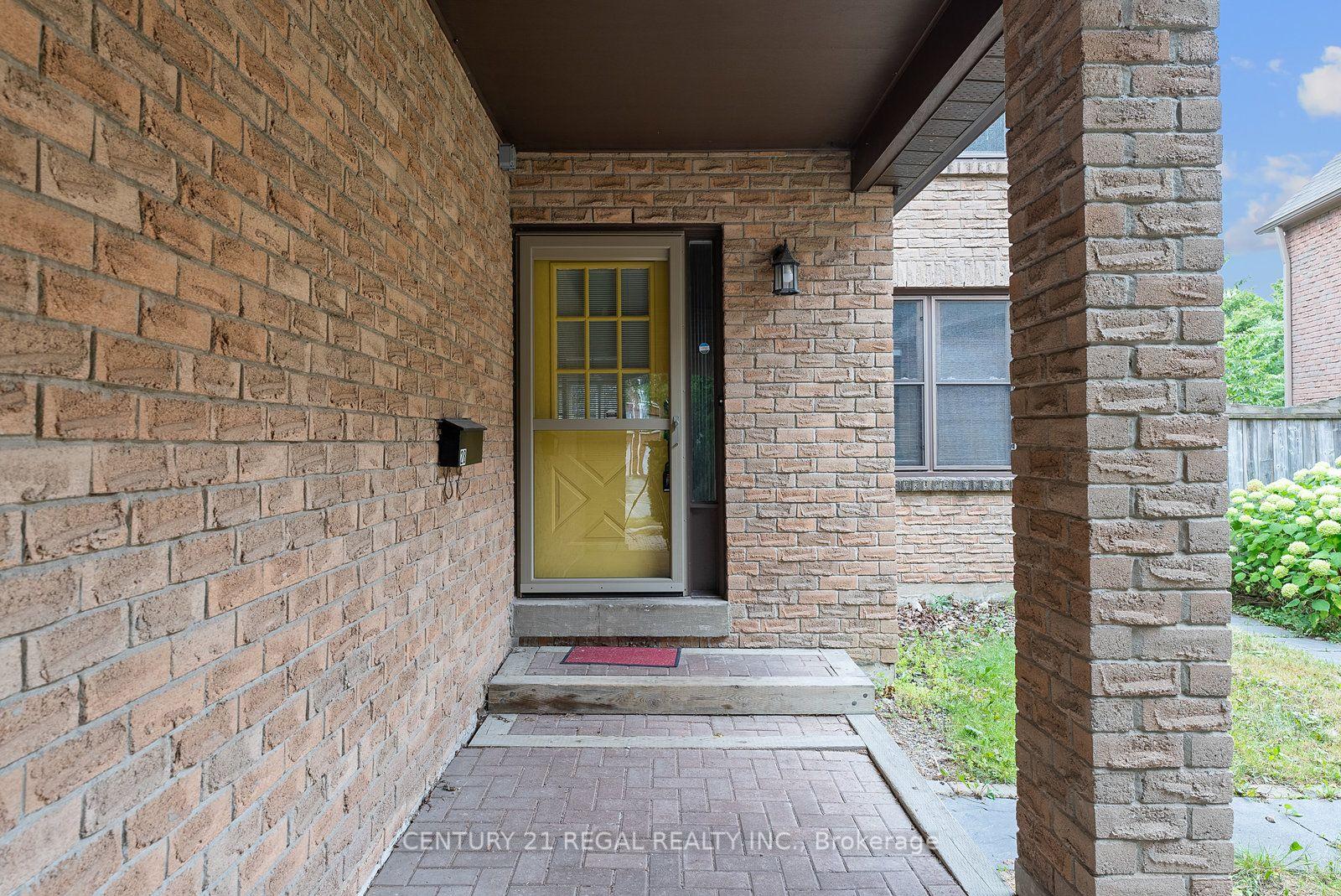 28 Ecclesfield Drive, Toronto 2