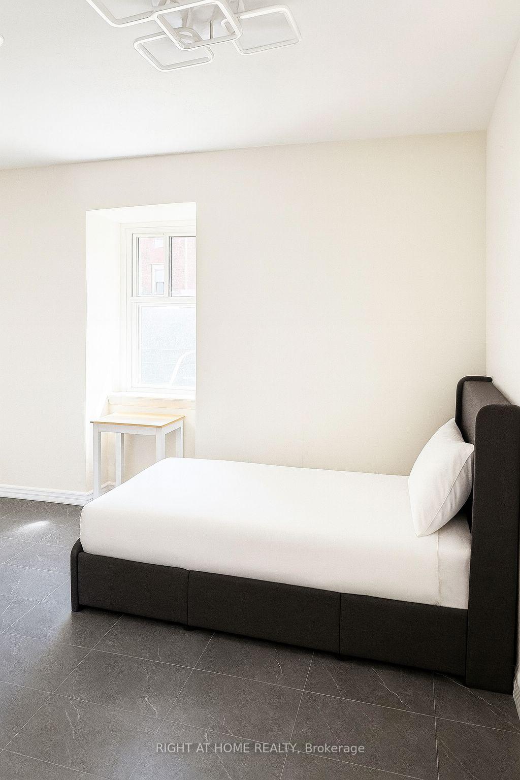 302 - 198-200 Queen Street W, Toronto