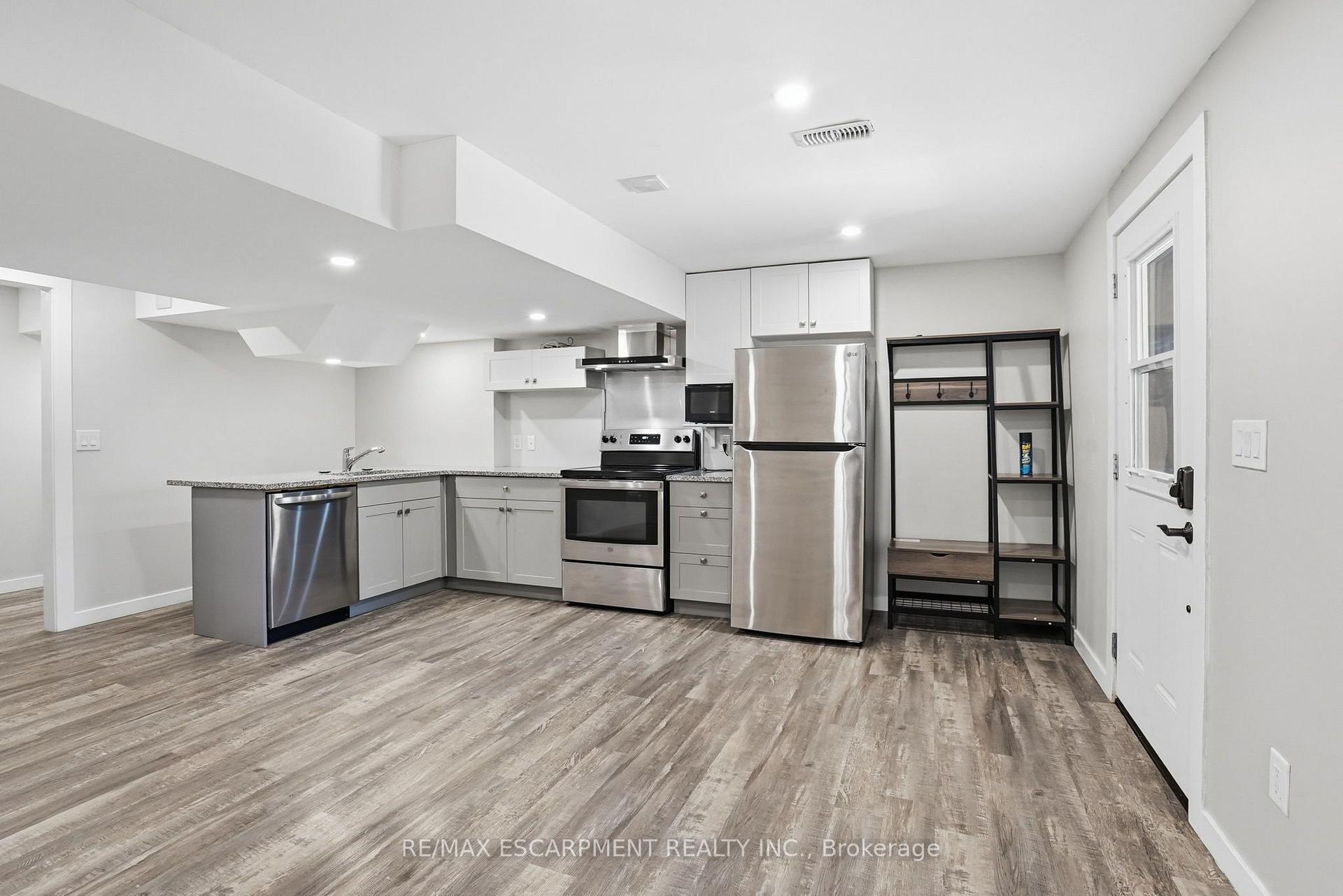 Lower - 43 FLEMING Crescent, Haldimand 2