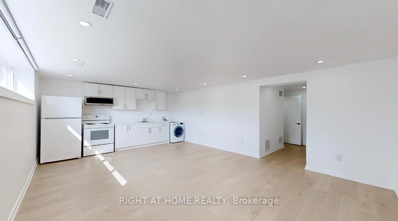 Basement/Studio - 118 Clifton Avenue, Toronto 3