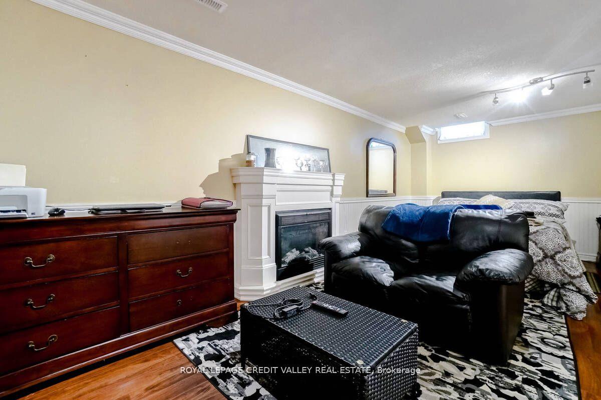 95 Mullis Crescent, Brampton 2