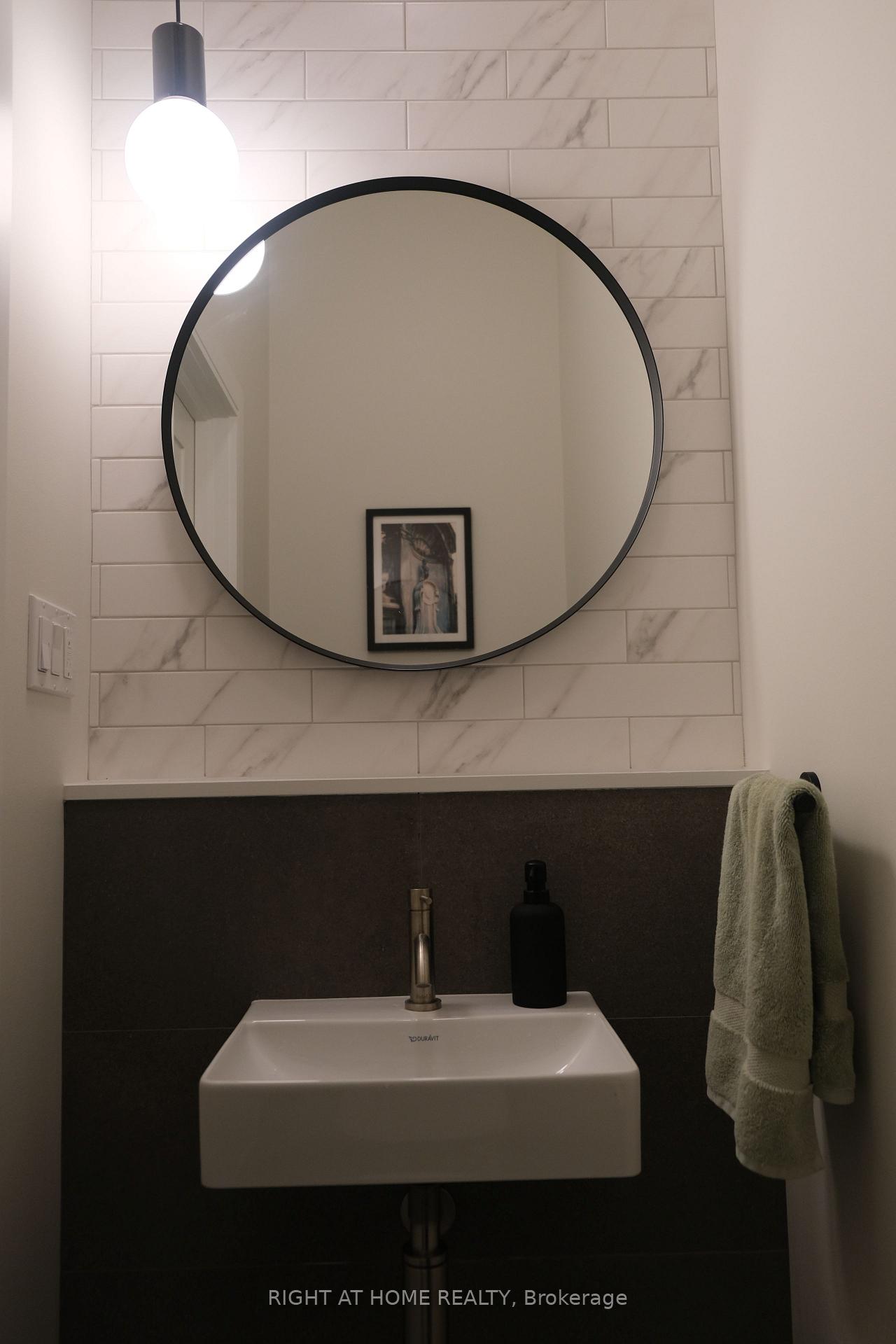 2 - 41 Spruce Street, Toronto 4