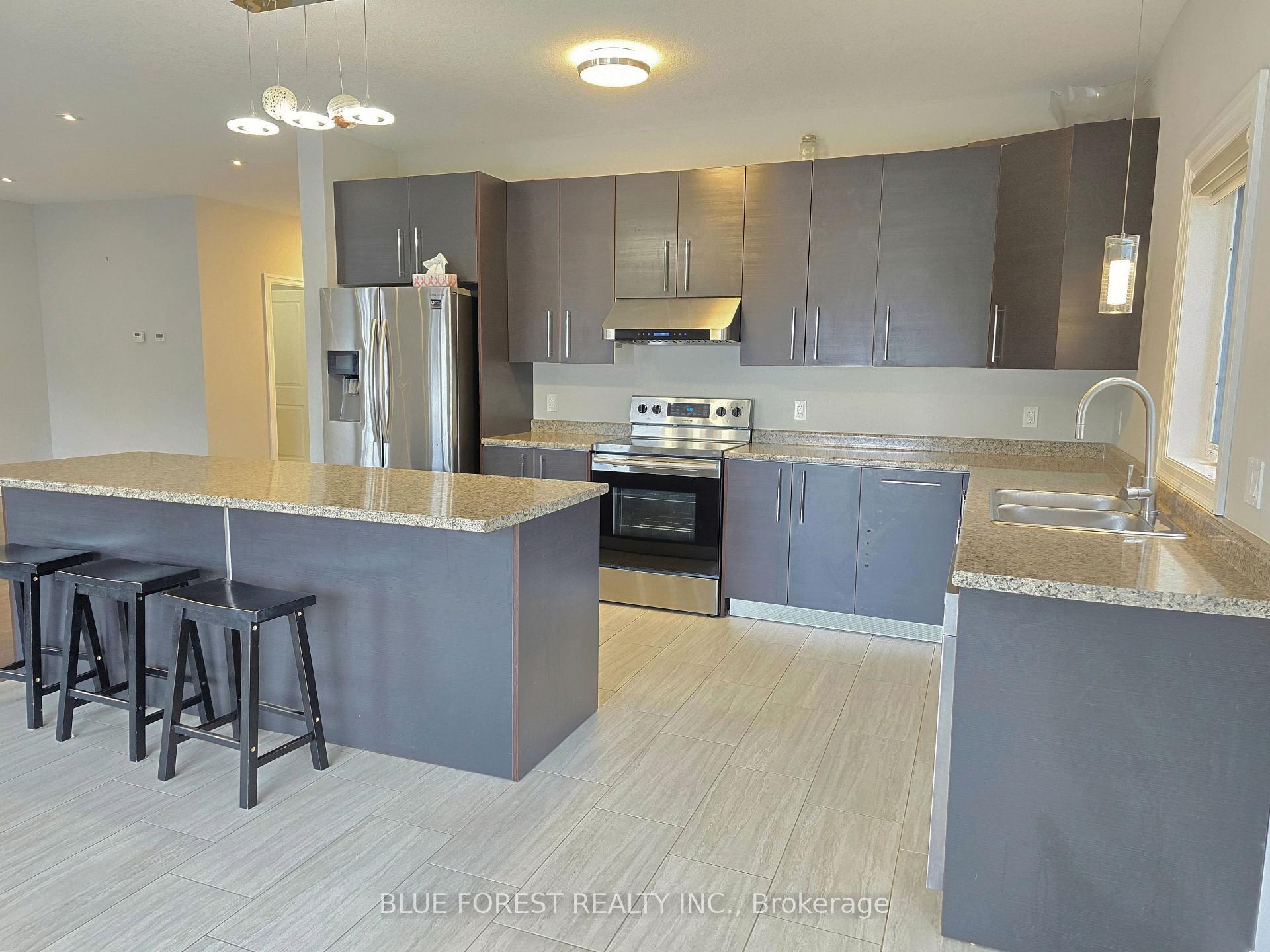 23 - 2587 Sheffield Boulevard, London South 5