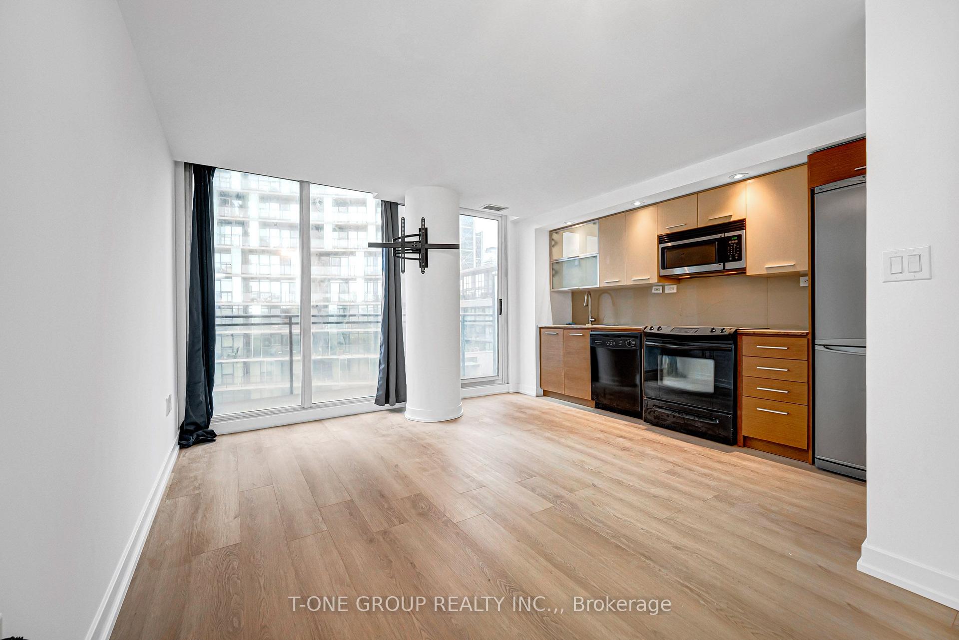 738 - 8 Telegram Mews, Toronto 2