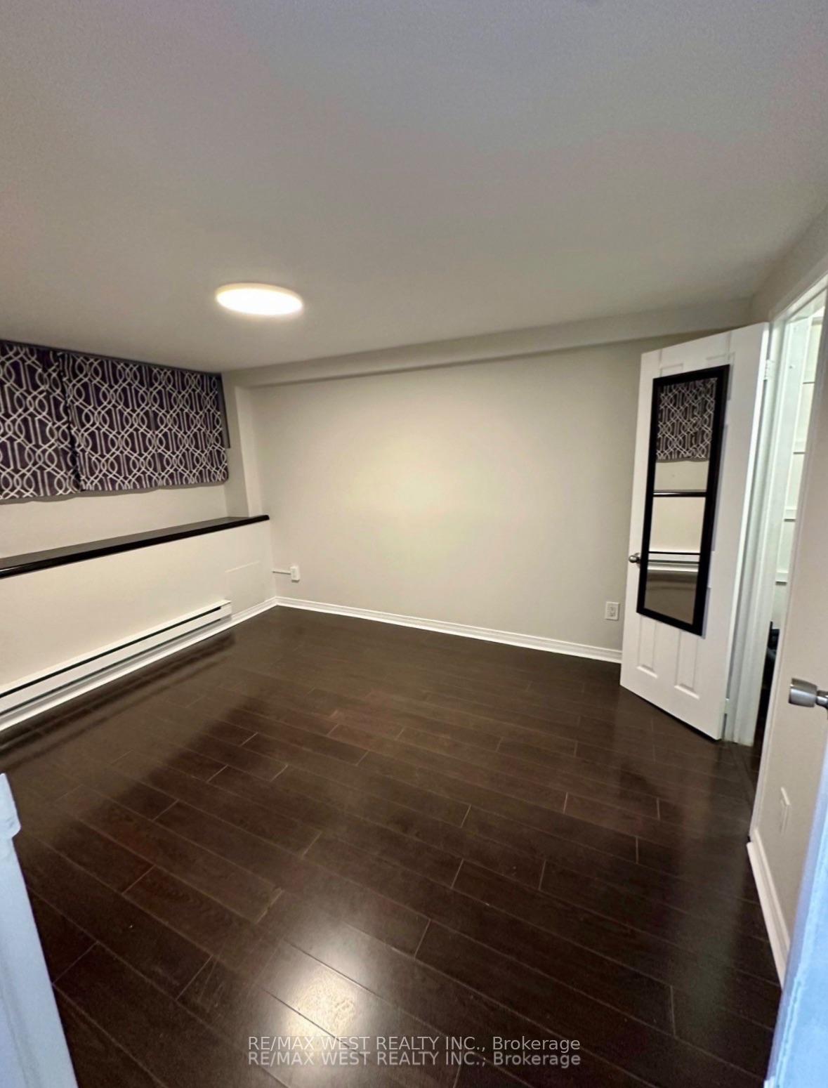 Bsmt - 13 Sorauren Avenue, Toronto 5