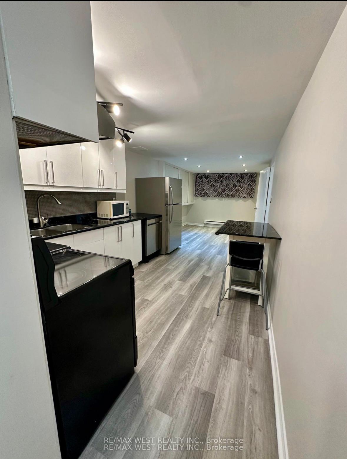 Bsmt - 13 Sorauren Avenue, Toronto 4