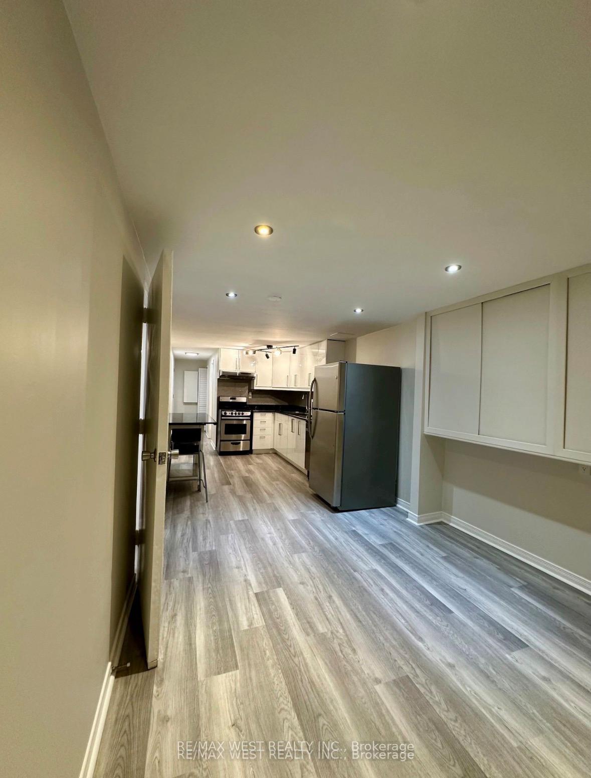 Bsmt - 13 Sorauren Avenue, Toronto 2
