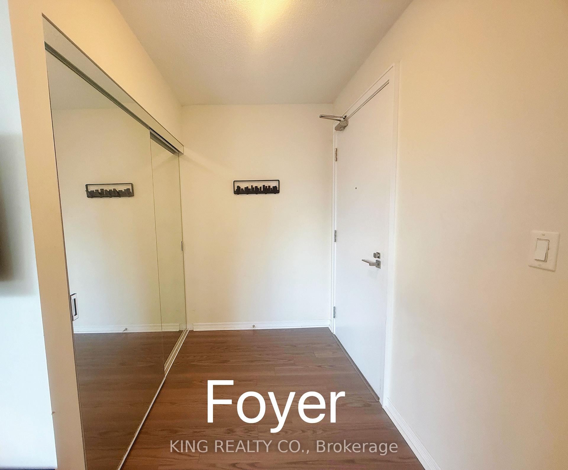 210 - 352 Front Street W, Toronto 4