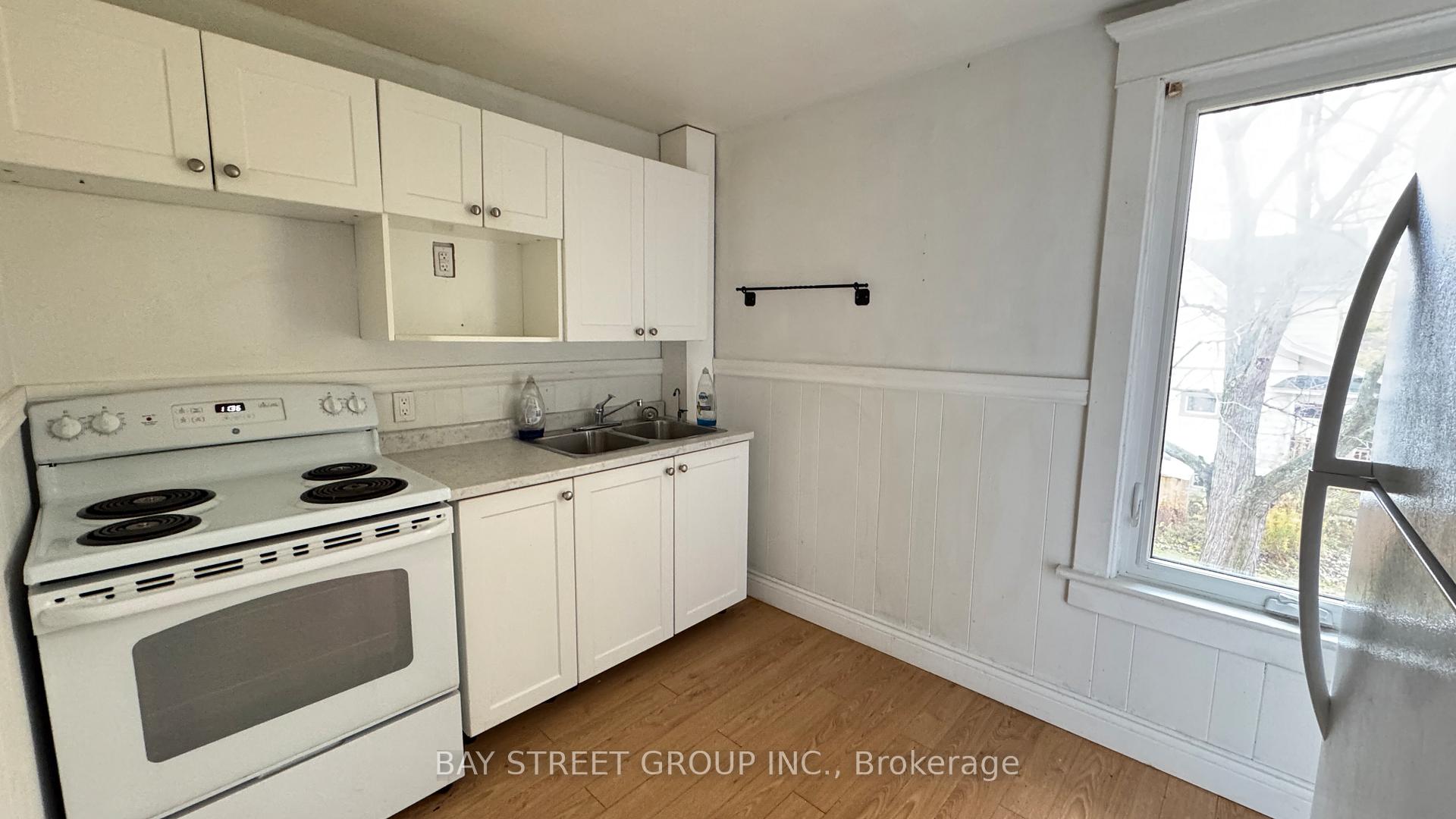 Upper - 5114 Mcrae Street, Niagara Falls 3