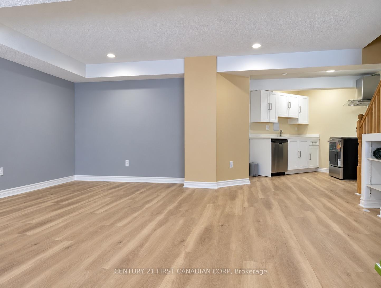 LOWER - 924 Guildwood Boulevard, London North 5