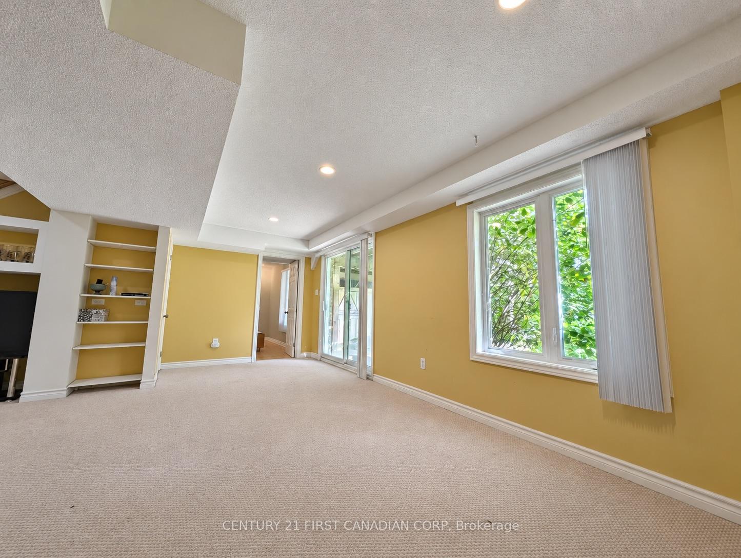 LOWER - 924 Guildwood Boulevard, London North 2