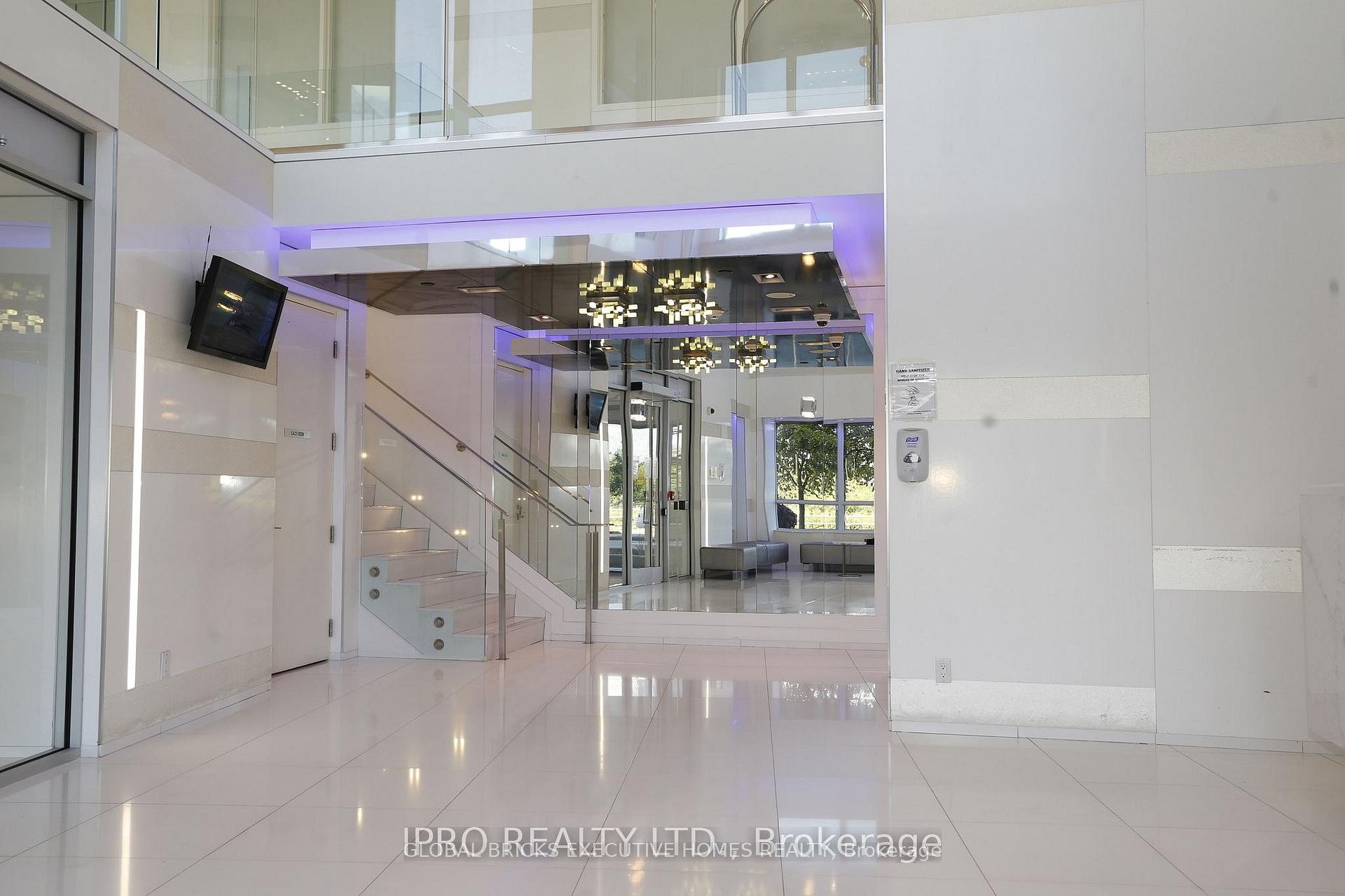 409 - 110 Marine Parade Drive, Toronto 4