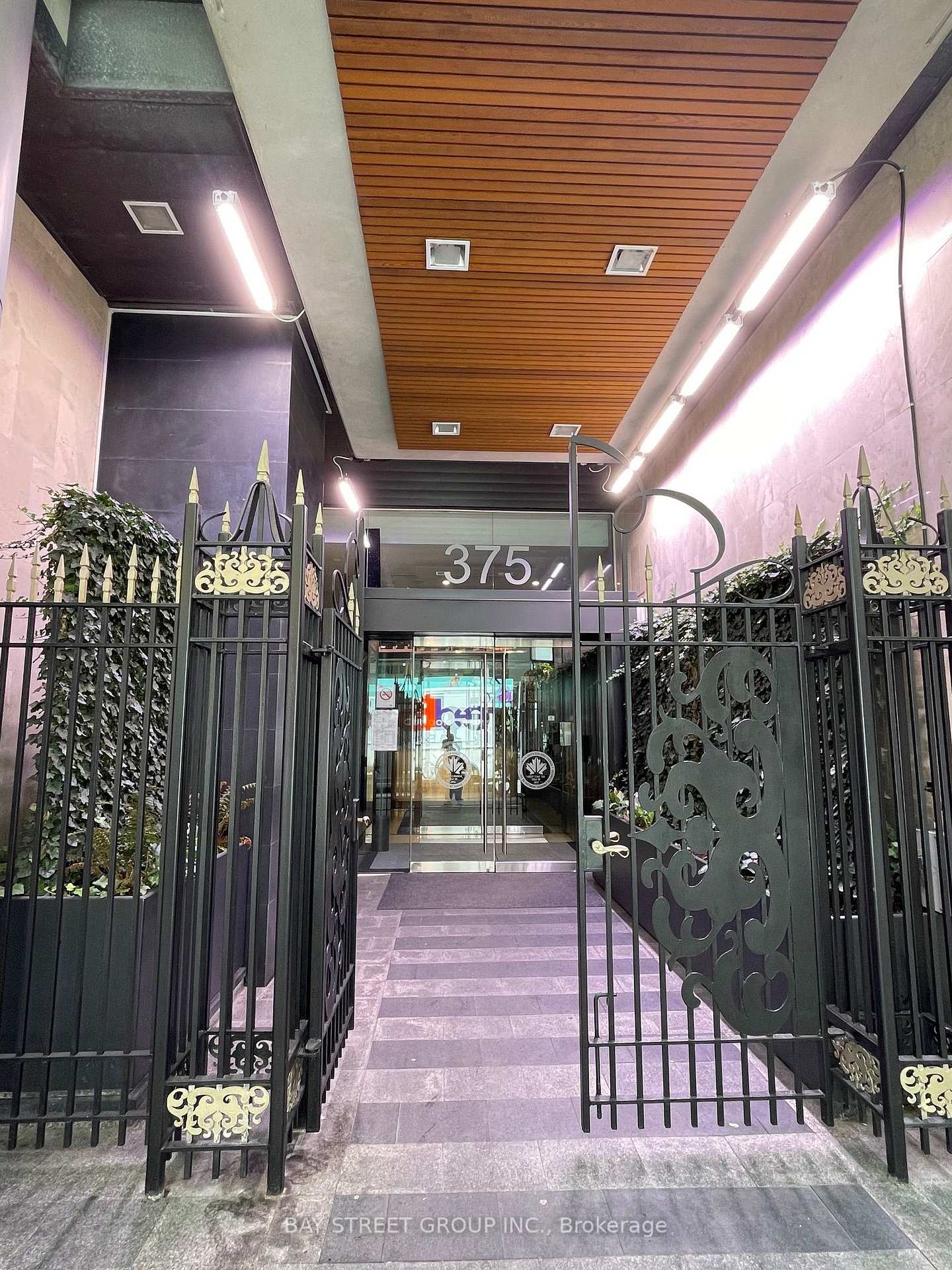 2708 - 375 King Street W Toronto Ontario Canada Rent residential   MOVETA REALTY INC., Brokerage*
