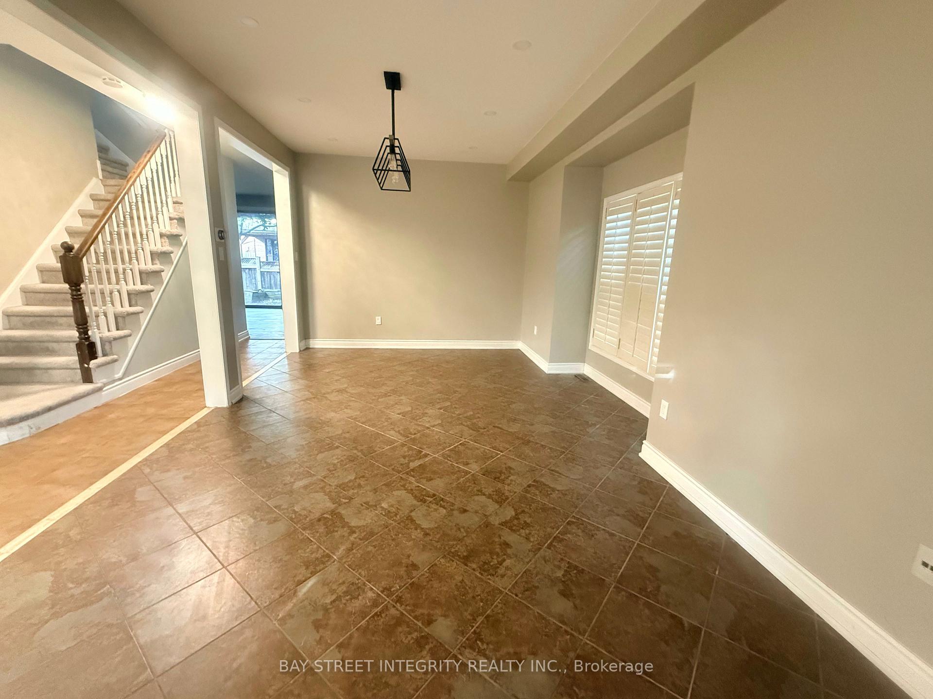 2198 Woodglen Crescent, Burlington 3