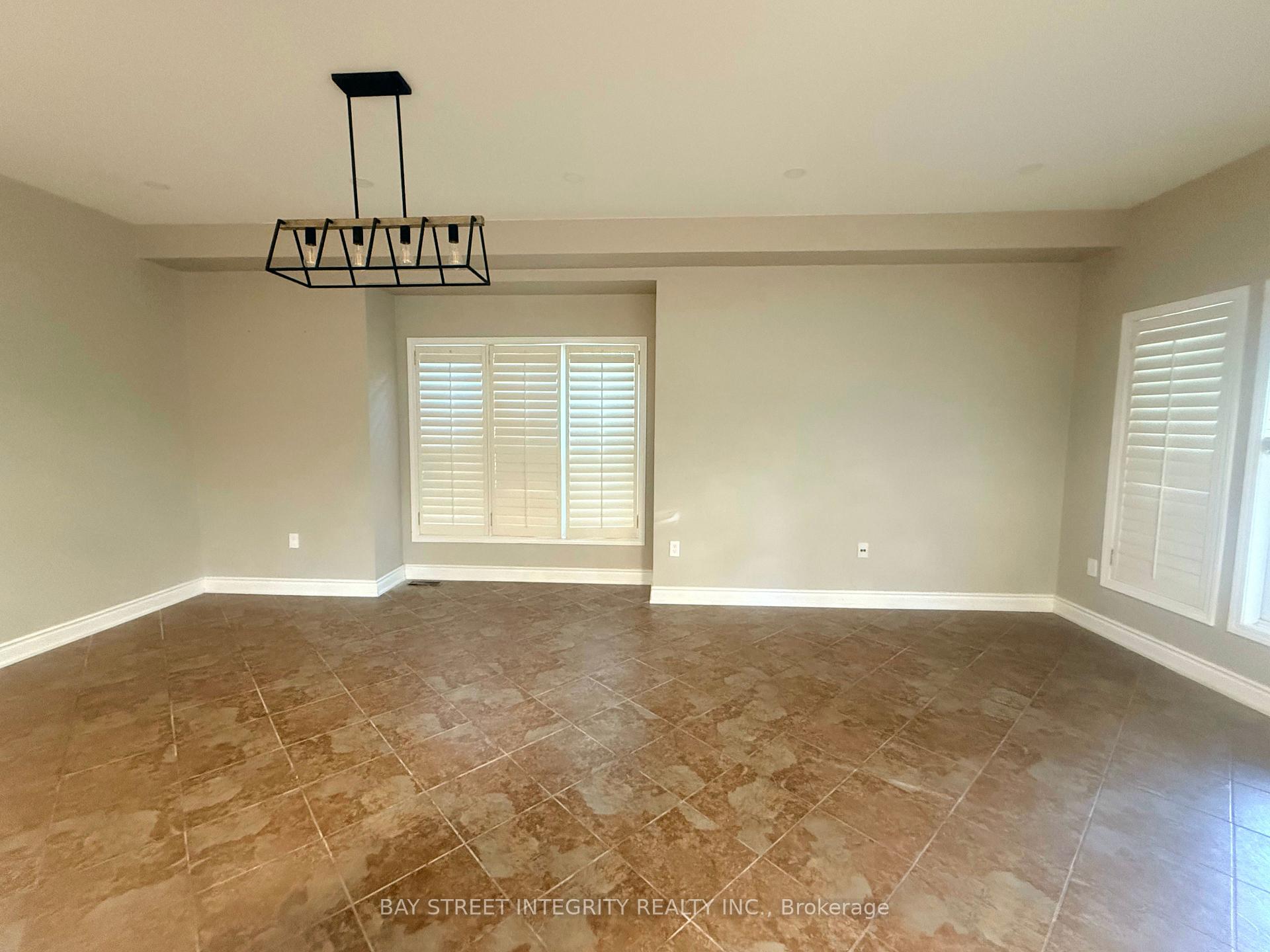 2198 Woodglen Crescent, Burlington 4