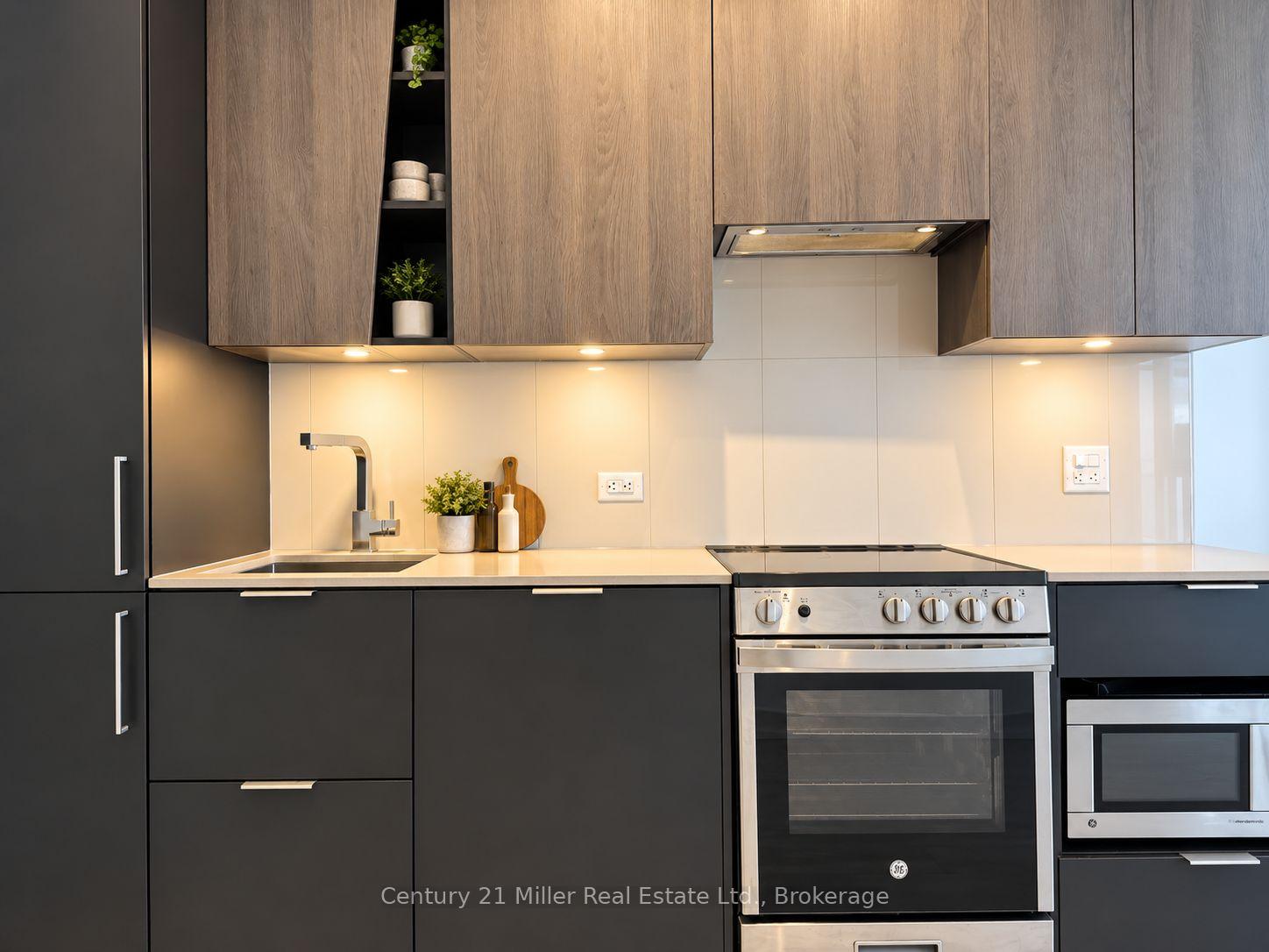 3413 - 3900 Confederation Parkway, Mississauga 5