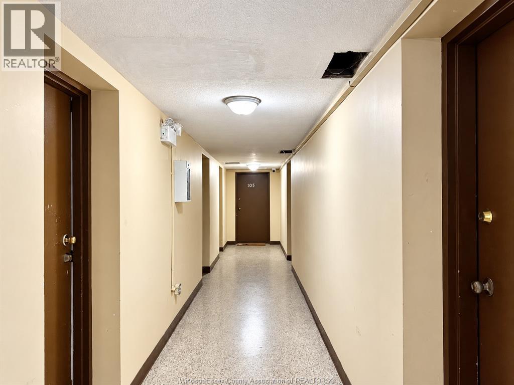 2035 UNIVERSITY AVENUE West Unit, Windsor 2