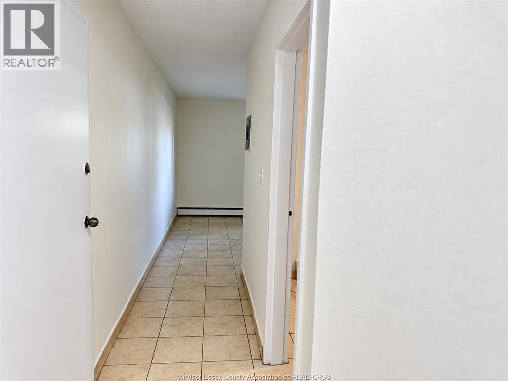 2035 UNIVERSITY AVENUE West Unit, Windsor 3