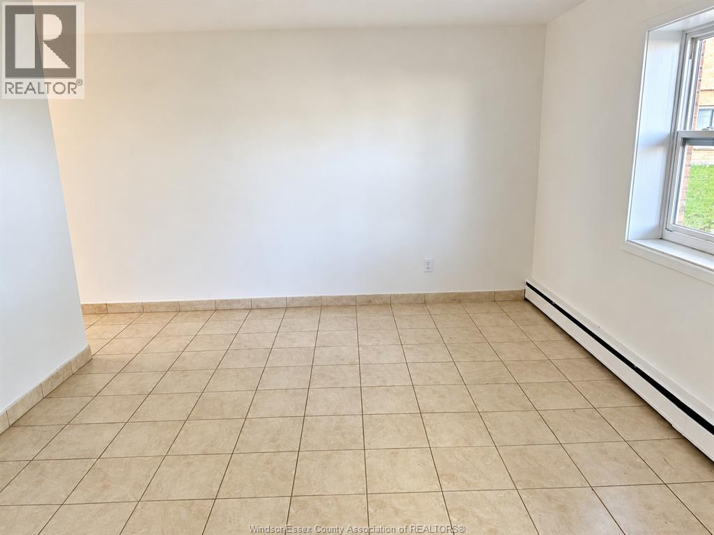 2035 UNIVERSITY AVENUE West Unit, Windsor 5