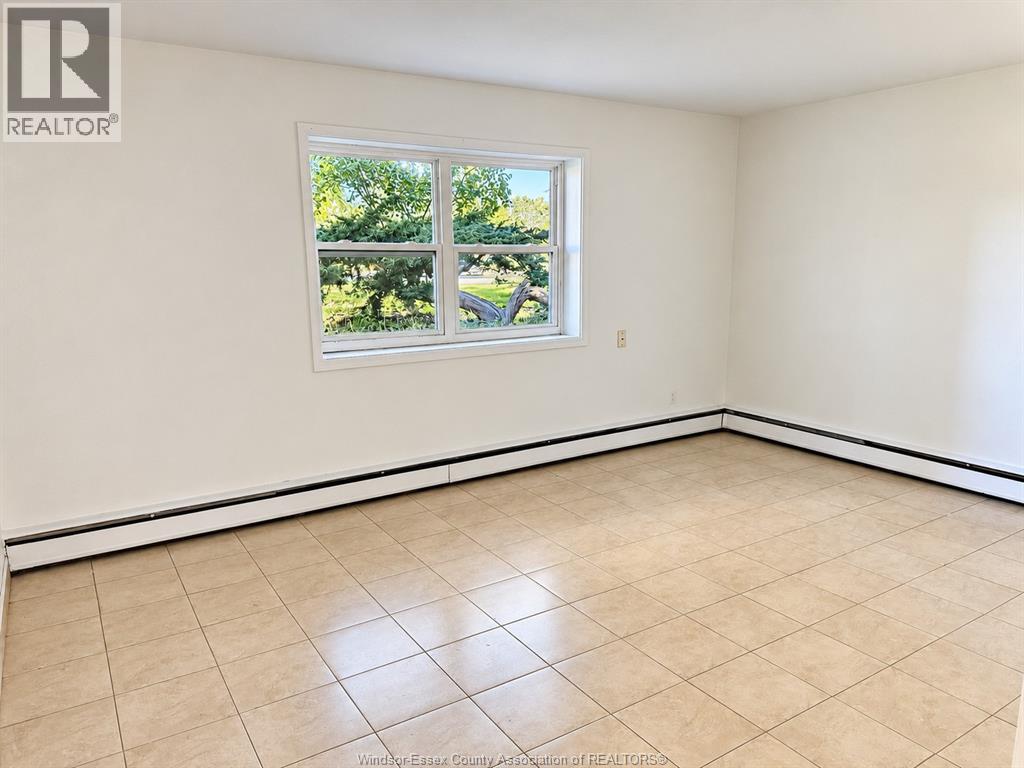 2035 UNIVERSITY AVENUE West Unit, Windsor 4