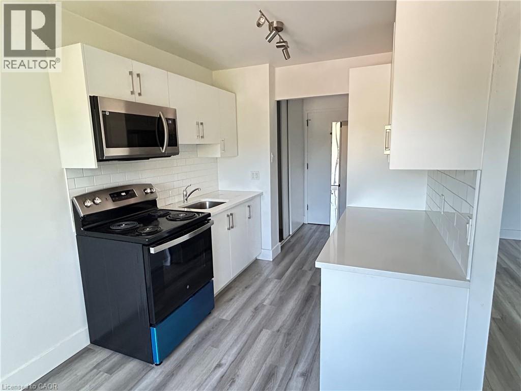 318 - 54 COUNTRY HILL Drive Unit# 318, Kitchener 4
