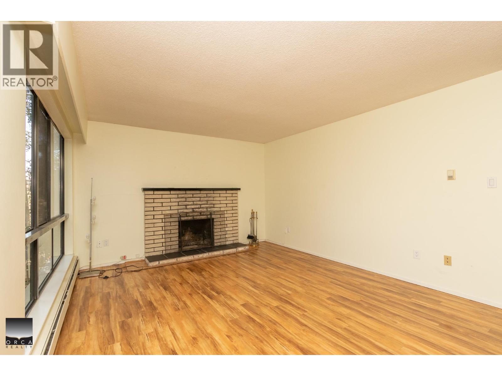 203 1877 WEST 5TH STREET, Vancouver 4