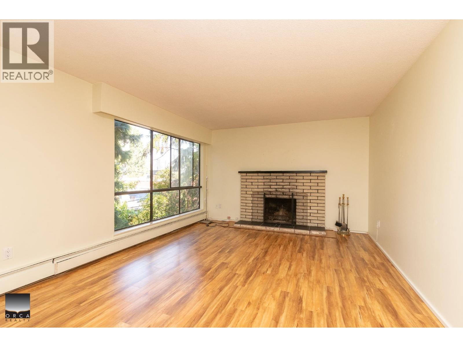 203 1877 WEST 5TH STREET, Vancouver 3