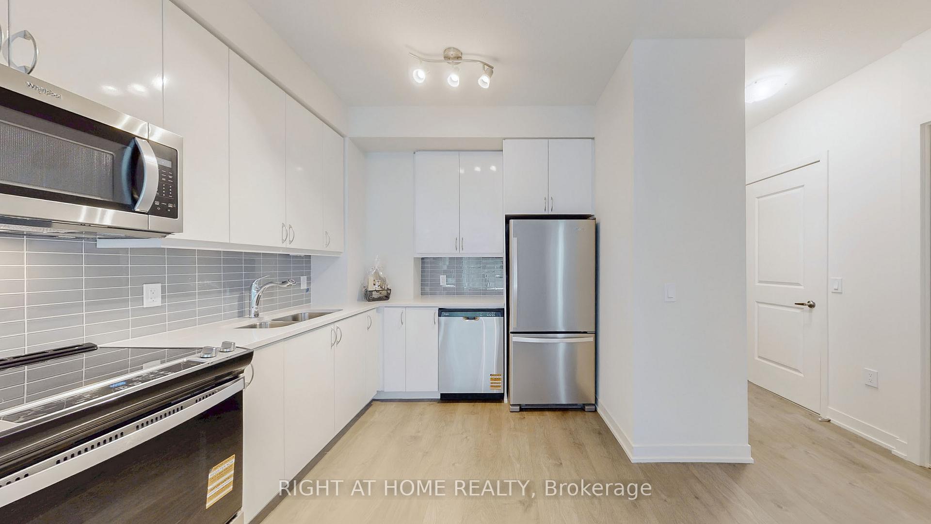 408 - 38 Annie Craig Drive, Toronto 2