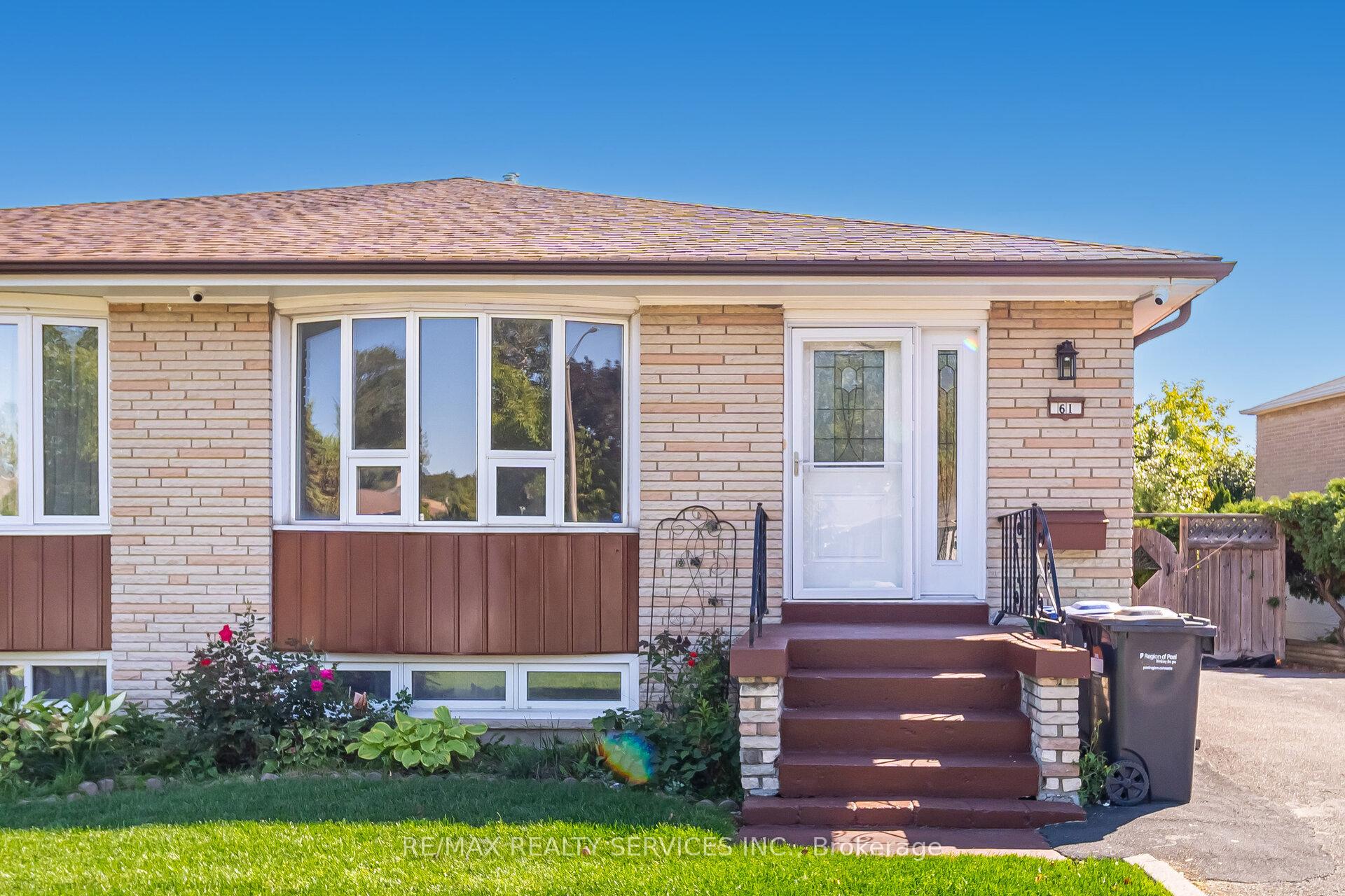 61 Avondale Boulevard, Brampton