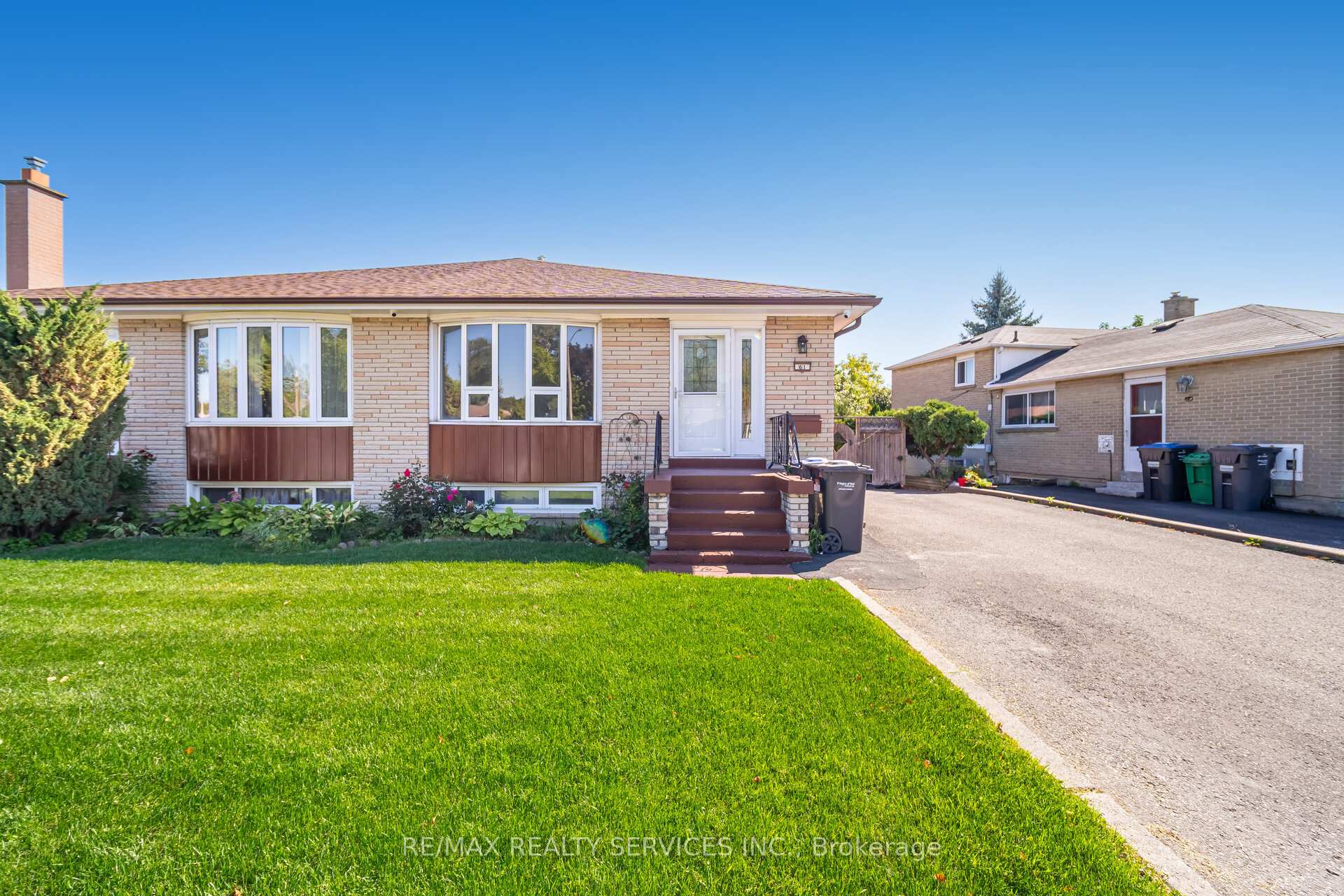 61 Avondale Boulevard, Brampton 3