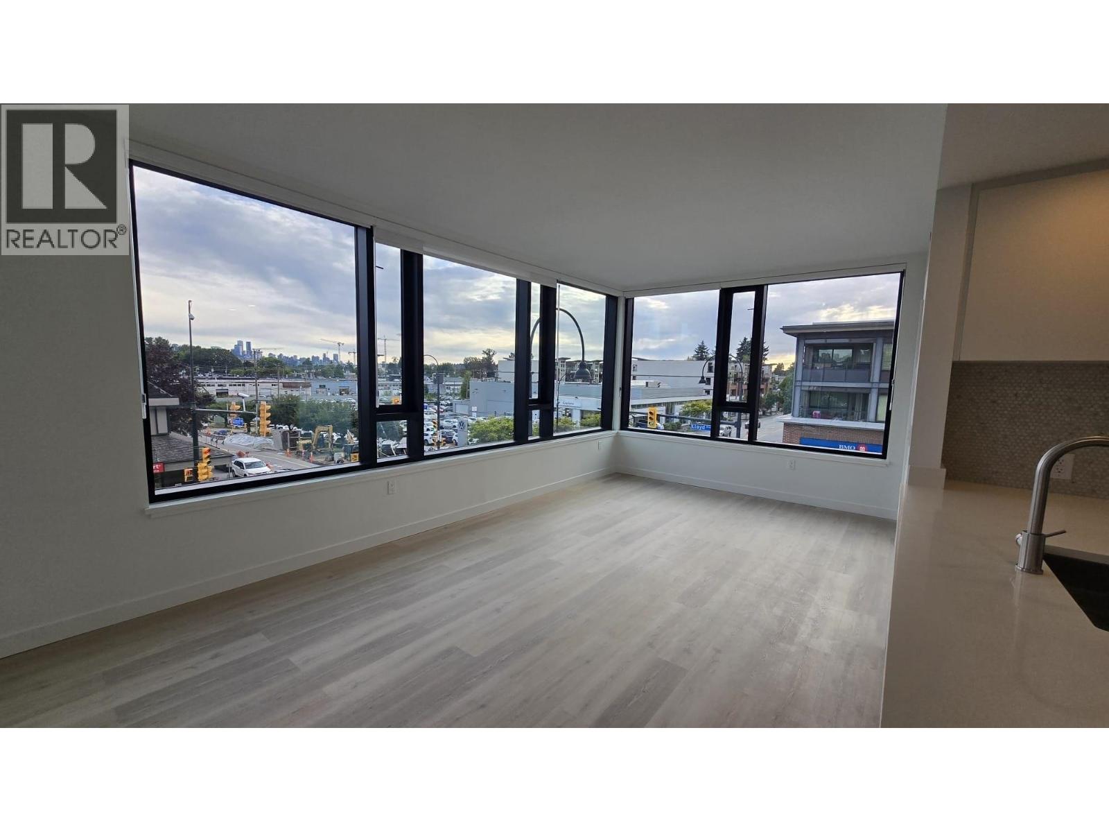 309 1616  LLOYD AVENUE, North Vancouver 4