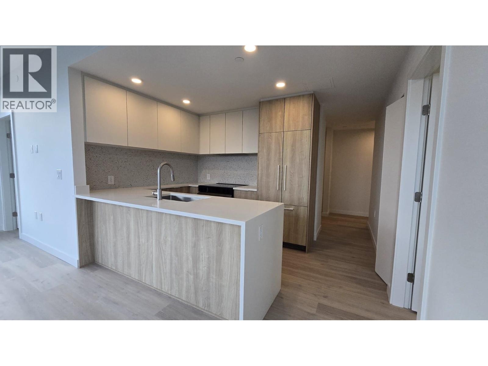 309 1616  LLOYD AVENUE, North Vancouver 3