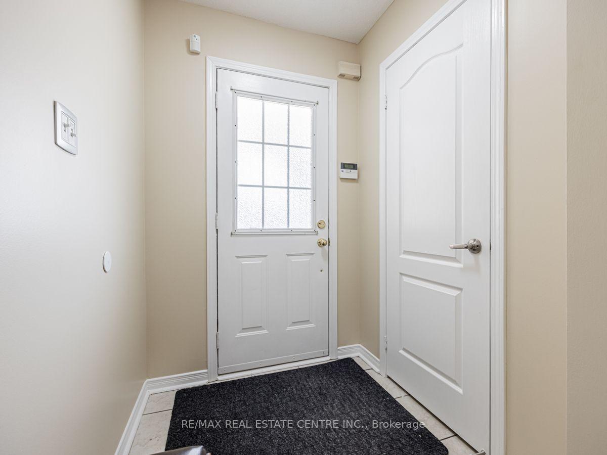 Upper - 140 Cadillac Crescent, Brampton 3